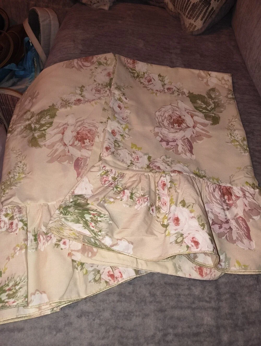 Vintage Floral Ruffled Pillow Cases in Blush and Green - Picture 1 of 1
